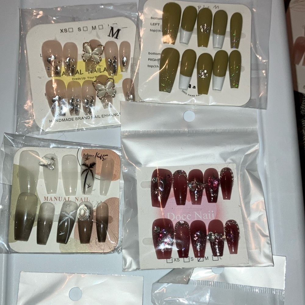 Press-On Nails Bundle - Picture 1 of 7